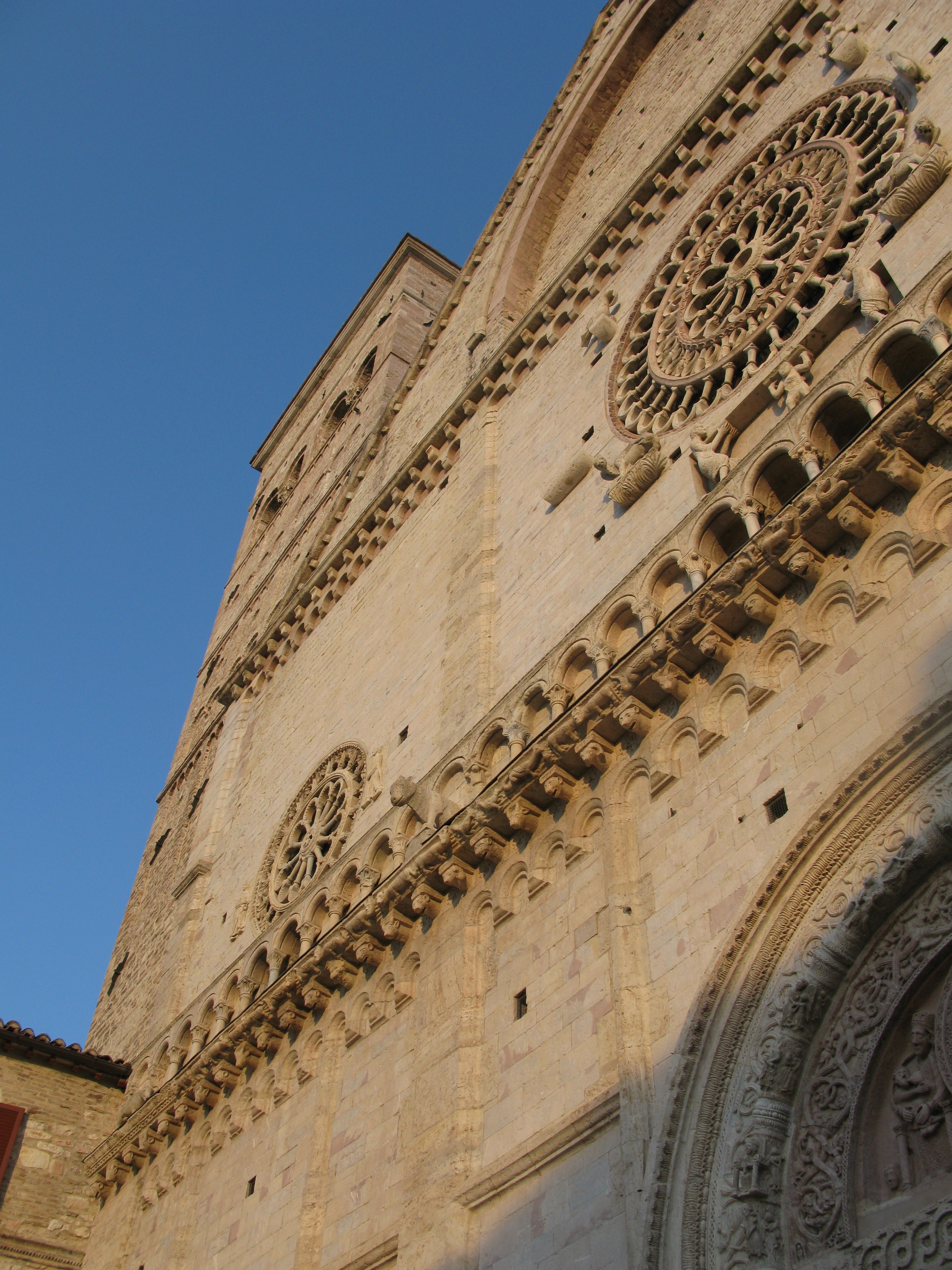 Assisi - Chiesa di S. Rufino (XII secolo)